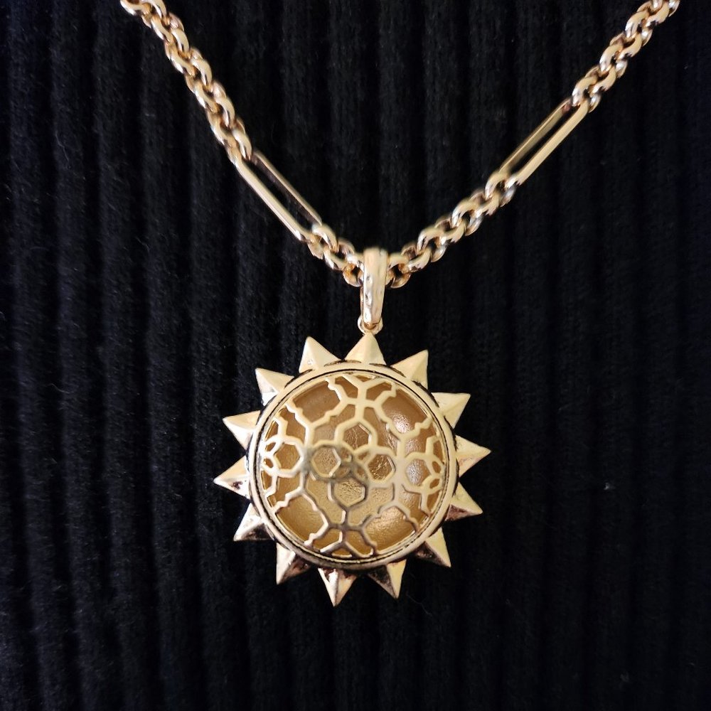 KENDRA SCOTT SIENNA SUN PENDANT NECKLACE